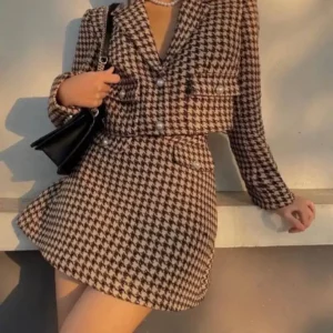 نوع پارچه: کشمیر پیردوپل(پیچازی)رنگ نسکافه ای و سفید